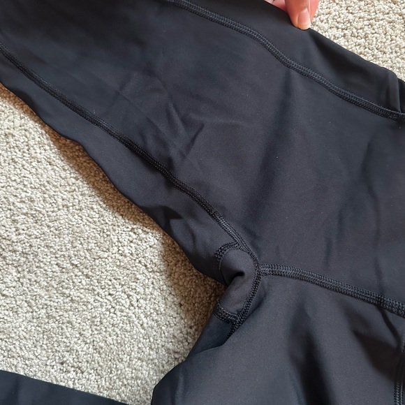 Lululemon legging. Like new. Never worn. No pilling - Picture 4 of 5